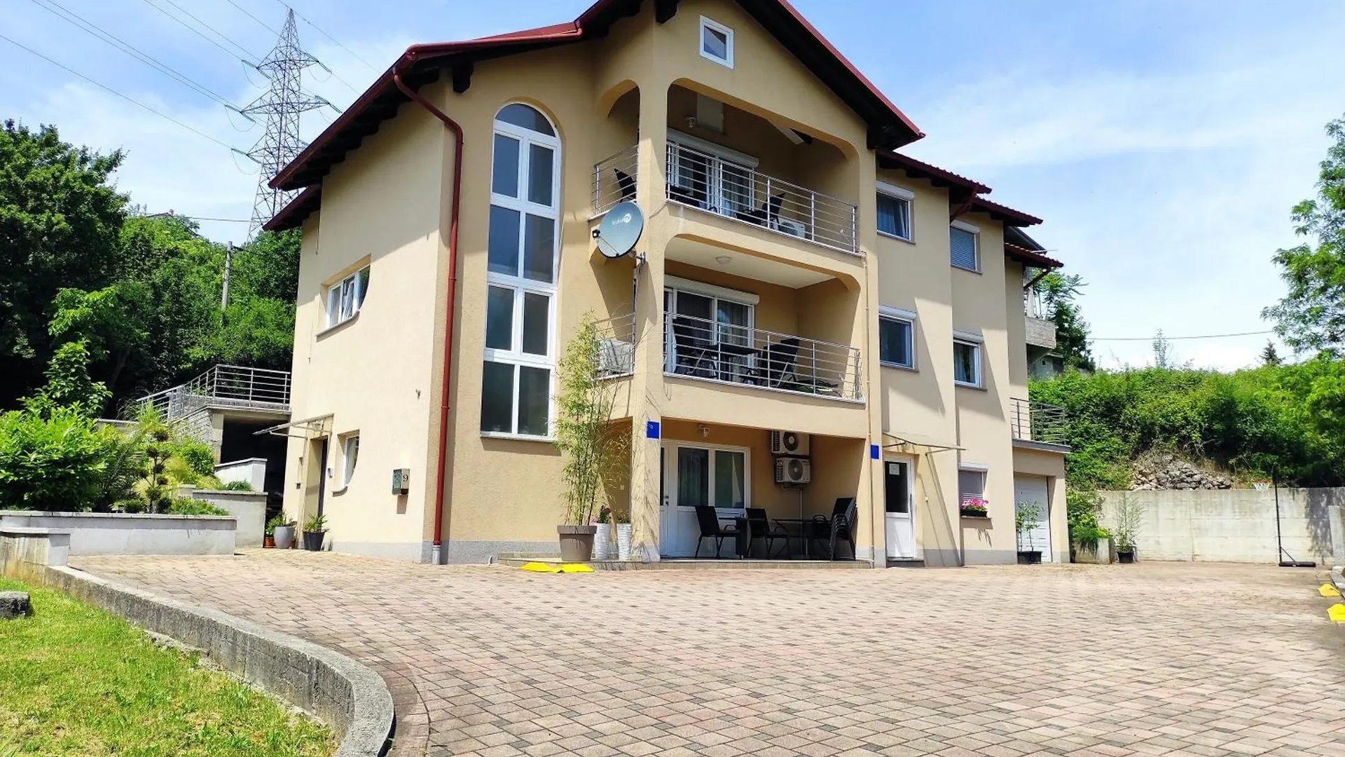 Apartments With A Parking Space Rijeka - 18146